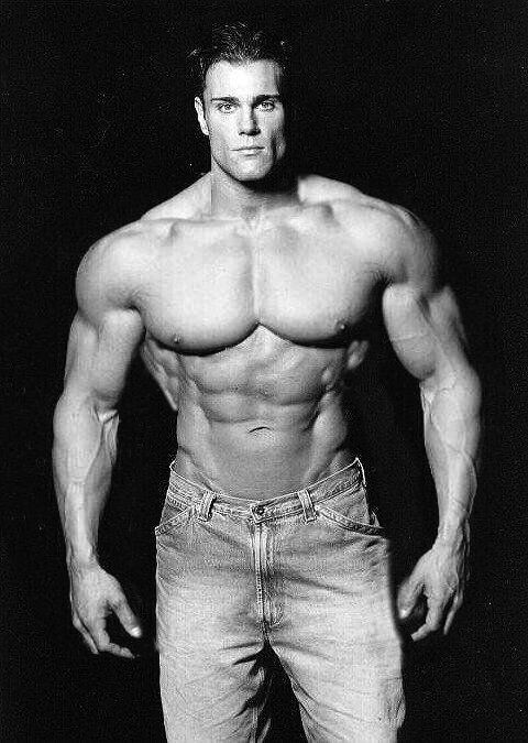 Muscle B&W 03.jpg