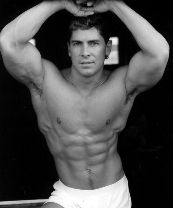 Muscle B&W 05.jpg