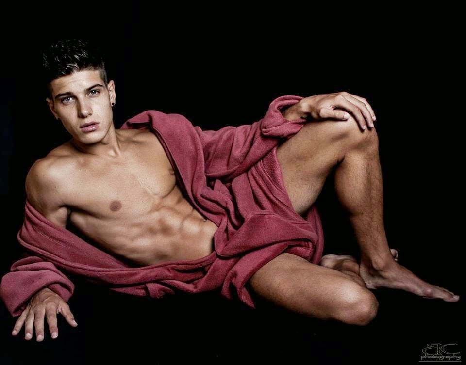 Robe02.jpg.4199dcd7bddd21feee85fc9b28188