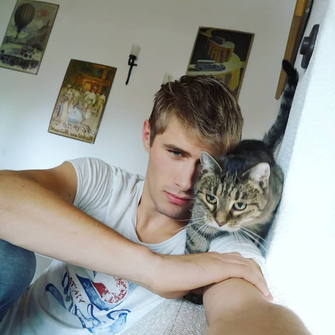 1353907630_LukasFrehsecat.jpg.bbb54a0b5e426ebda2c245824ec386b1.jpg