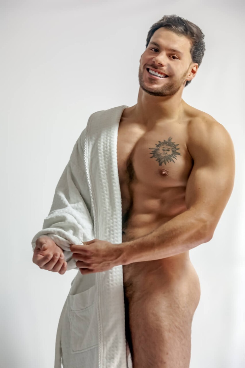 744847021_KyleJohnsonrobe6smile.jpg.fc97