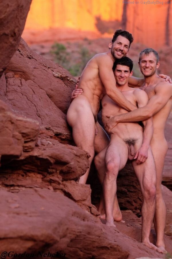 Naked-Hotties-Out-In-The-Desert-10-600x9