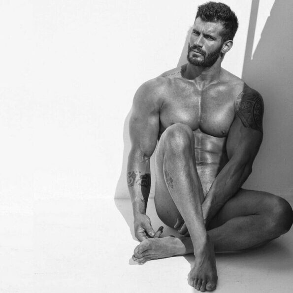 Super-Handsome-Bodybuilder-Julian-Arroyu