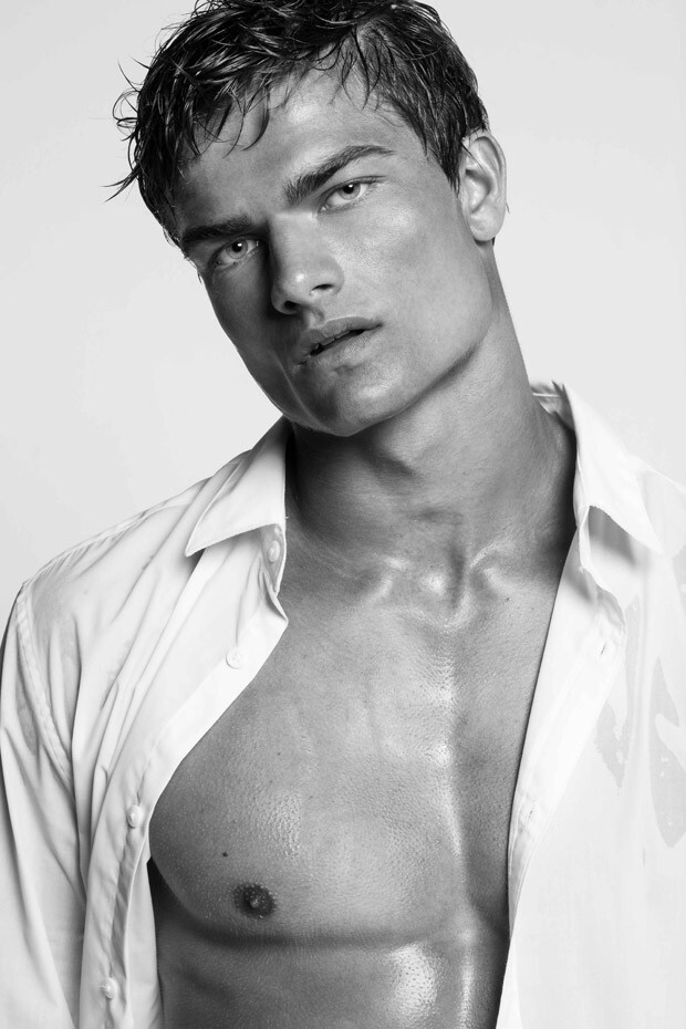 AidanAndersonshirtbw.jpg.49d81472bb4f7cd