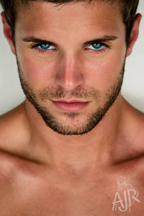 Face03.jpg.f99399d0edd5521ae6cc93d149809