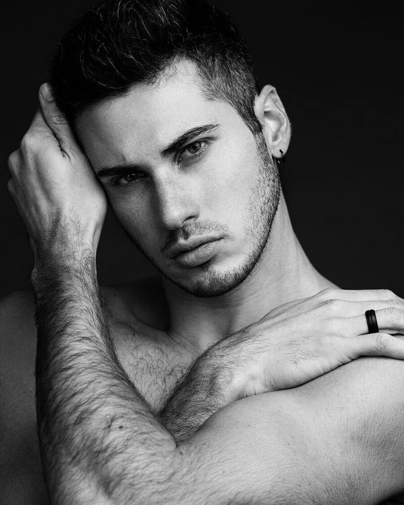 Face03.thumb.jpg.c57e2c9dba977494c2e78f9