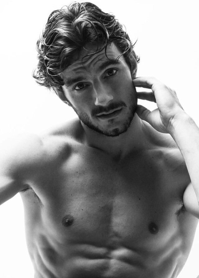 Face02.jpg.e62e5ac77df3760988758d9a4dee2